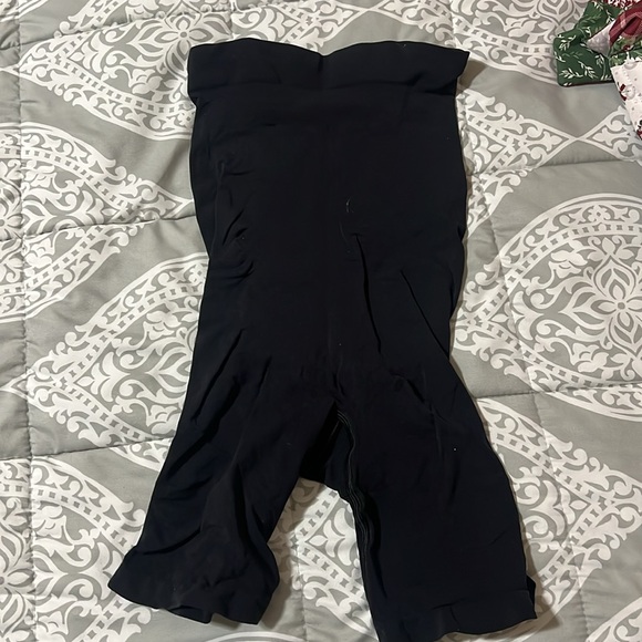 Skims shapewear bundle - Picture 2 of 4